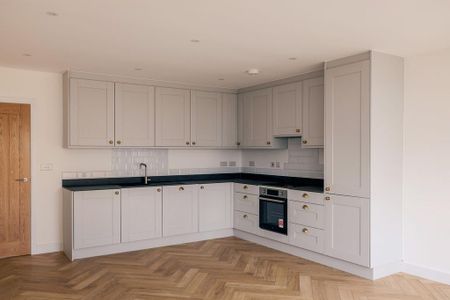3 bedroom end of terrace house to rent - Photo 3
