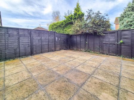 3 bedroom terraced house to rent - Photo 3