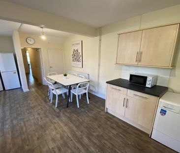 6 bedroom semi-detached house to rent - Photo 2