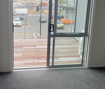 Modern, well kept two bedroom apartment - Photo 3