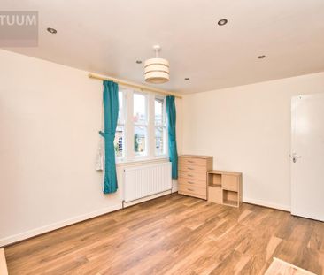 3 bedroom mews to rent - Photo 4