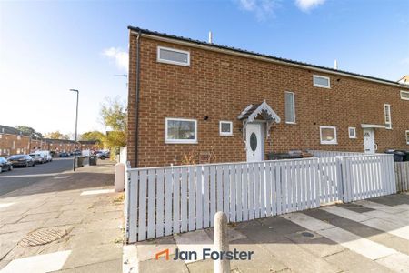 3 bedroom end of terrace house to rent - Photo 2