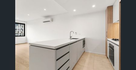 Luxurious and Conveniently Positioned Apartment - Photo 2