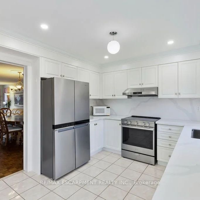 Detached Home For Lease | W9251835 - Photo 1