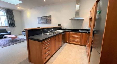 Inner City Living at it's very Best - Photo 2