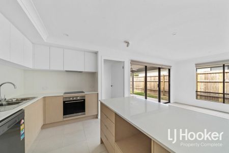 Brand New - Modern & Spacious - Great Yard Space - Photo 5