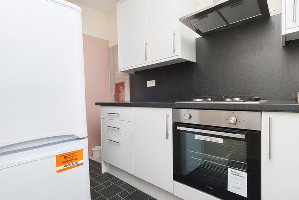 1710L- Geddes Entry, 233 High Street, Edinburgh, EH1 1PE - Photo 1