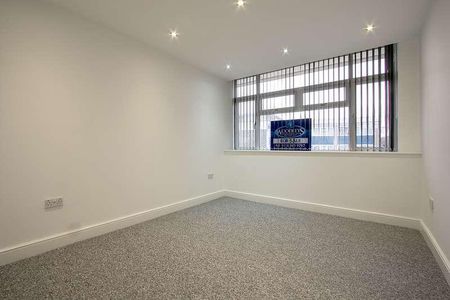 Crockhamwell Road, Woodley, Reading, RG5 - Photo 4