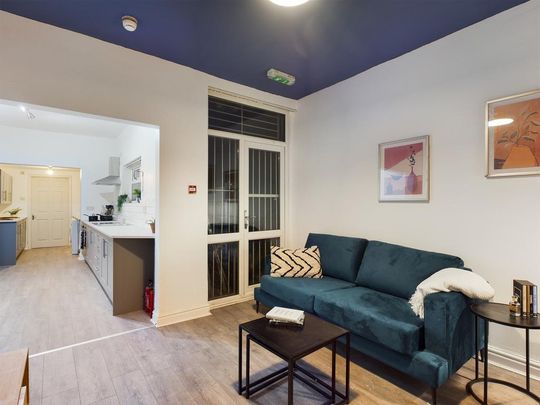 6 bedroom house to rent - Photo 1