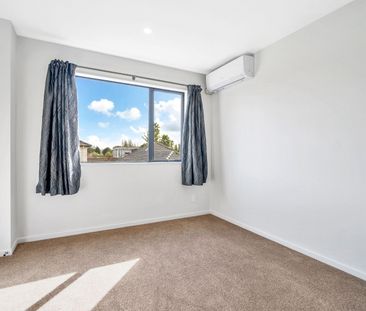 Near new townhouse - Photo 2