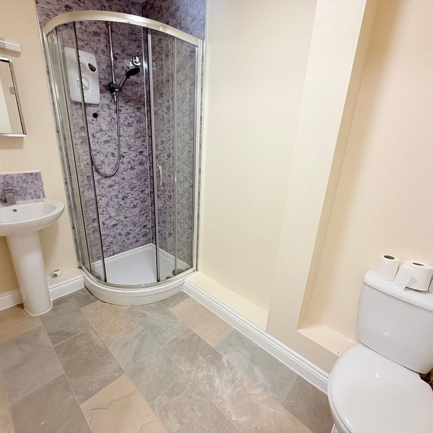 Sherborne Road, Yeovil, Somerset - Photo 1