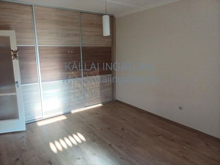 Kiadó jó állapotú panel lakás - Nyíregyháza - Fotó 3