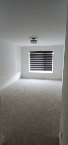 For Lease - 304 Makobe Lane, Blossom Park - Airport and Area, Ontario - Photo 4