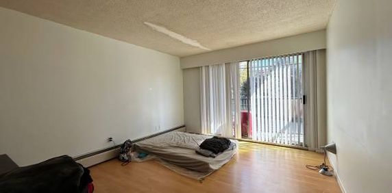 Spacious one bedroom unit on East Pender street Near Commercial Drive - Photo 2