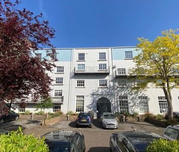 A fantastic one double bedroom flat with ALLOCATED PARKING and comm... - Photo 5