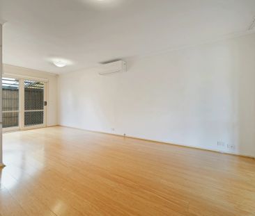 Renovated 3-Bedroom Villa Unit with Private Courtyard - Photo 4