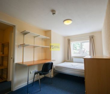 39 Tiverton Road - Photo 2