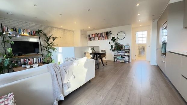1 Bed Flat, Britton Street, EC1M - Photo 1