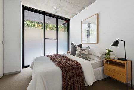 Sleek & Sophisticated Apartment in the Heart of It All - Photo 2