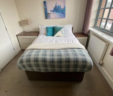 1 bedroom in a house share to rent - Photo 1