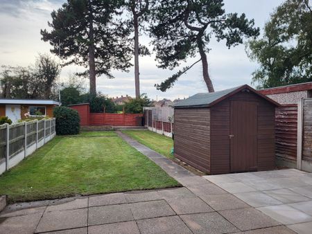 3 bedroom semi-detached to let - Photo 3