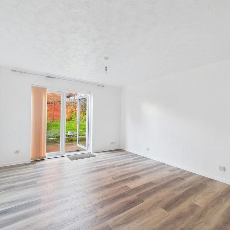 2 bedroom end of terrace house to rent - Photo 1