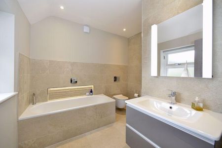 3 bedroom semi-detached house to rent - Photo 5