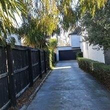 MODERN WARM TWO BEDROOM TOWNHOUSE – HEATPUMP – DOUBLE GARAGE - Photo 1