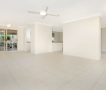 SPACIOUS FAMILY HOME INCLUDING GARDEN MAINTENANCE - Photo 3