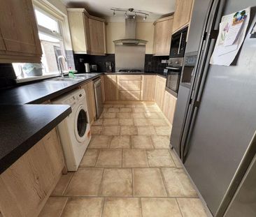 3 bedroom semi-detached house to rent - Photo 6