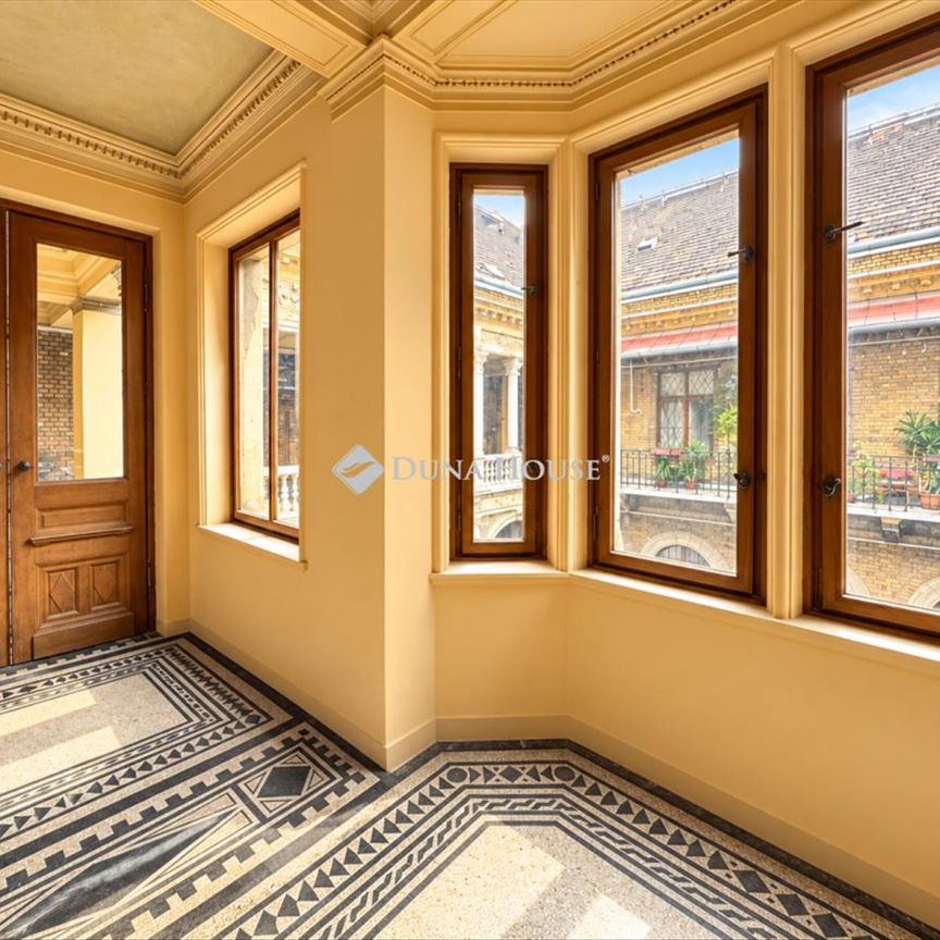 Kiadó újszerű állapotú lakás - Budapest VI. kerület - Photo 1