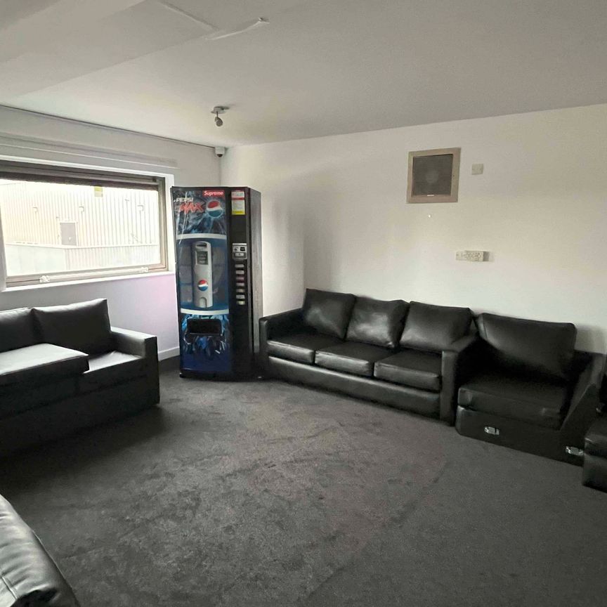 Extra Large High Double Ensuite - Photo 1