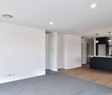 4 Bedroom, 3 Bathroom Home in Hanley's Farm - Photo 4