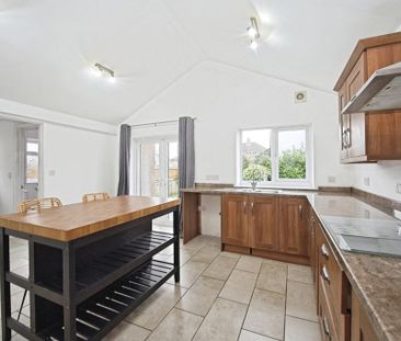 3 bedroom end of terrace house to rent - Photo 5