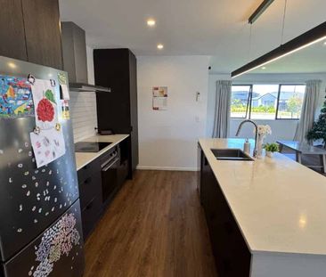 Warm, Welcoming & Wonderfully Modern - Photo 2