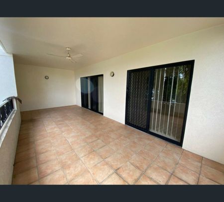 8/310 Lake Street, Cairns North, Qld 4870 - Photo 4