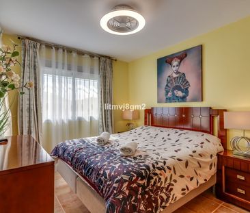 Townhouse in Calahonda - Photo 3
