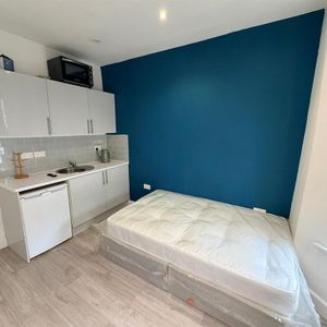 Studio to rent - Photo 2