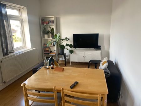 1 Bed Flat, Stoke Newington High Street, N16 - Photo 2