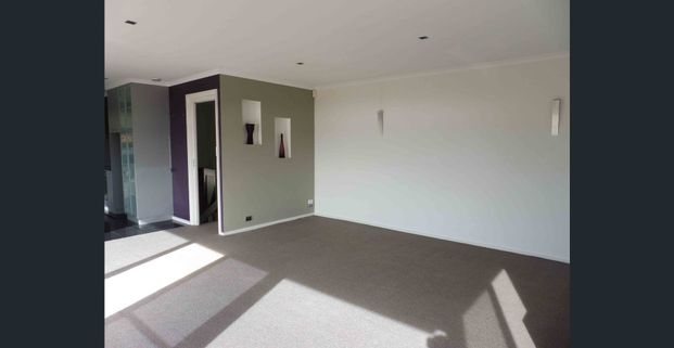 Private & Peaceful Townhouse - Photo 1