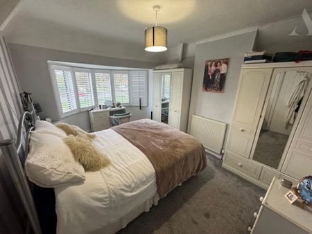 4 bedroom semi-detached house to rent - Photo 3