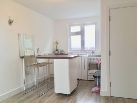 Studio Flat, Claremont Road, NW2 - Photo 3