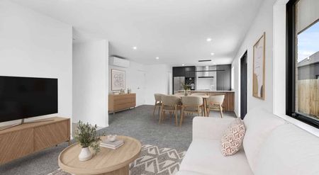 Near New in Kennedy's Green! - Photo 4