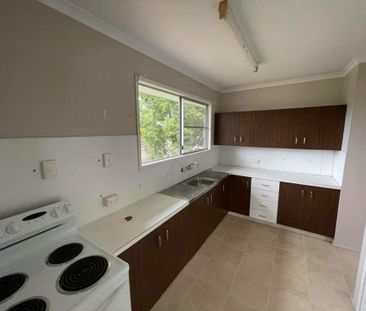 3 BEDROOM HIGHTSET IN A QUIET STREET! - Photo 1