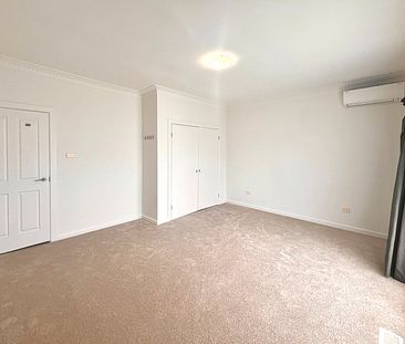 FRESHLY PAINTED TWO BEDROOM HOME WITH BRAND NEW CARPET IN HUNTINGDALE!!!! - Photo 2