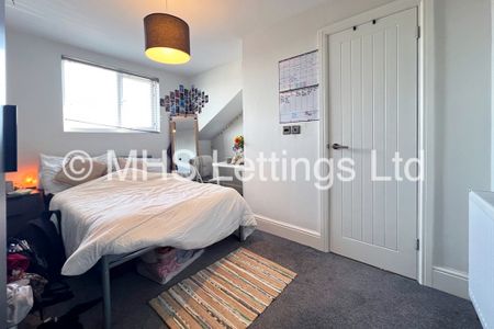 6 Bedroom Mid Terraced House for rent in Burchett Terrace - Photo 3