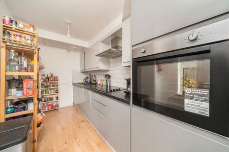 3 bedroom flat to rent - Photo 5