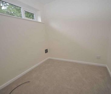 West House Court, Macclesfield, Cheshire, SK10 - Photo 2
