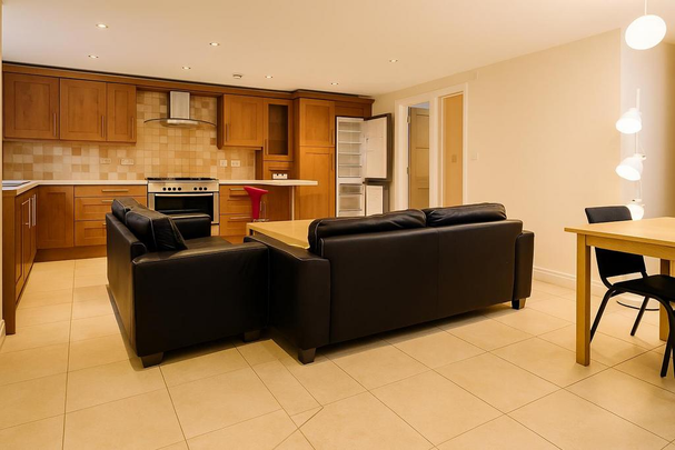 1 bedroom in a house share to rent - Photo 1