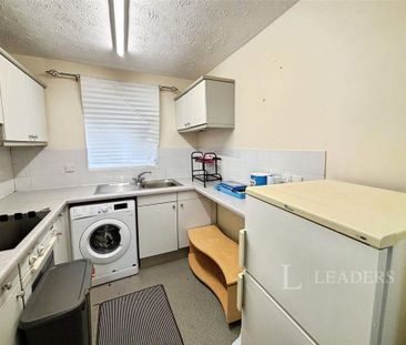 Studio to rent - Photo 2